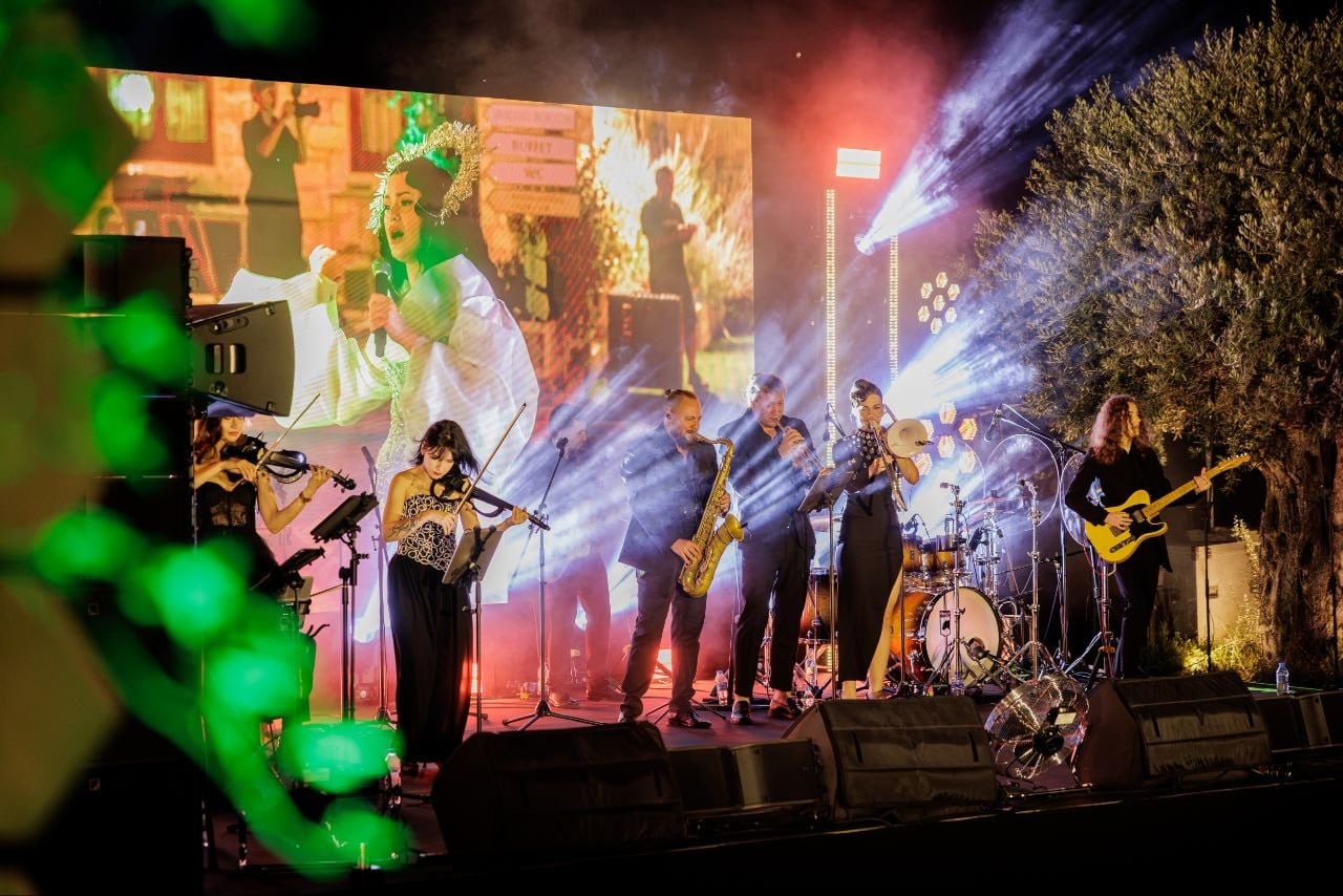 Corporate gala dinner with moving head lighting and retro pixel fixtures